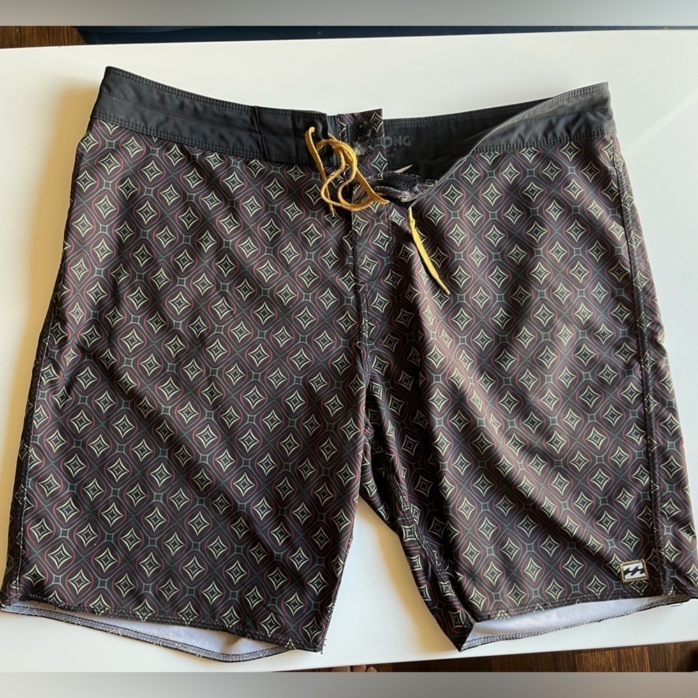 Men's Billabong Board Shorts Multicolor Diamond 38 Surf Beach Vibrant Sunday